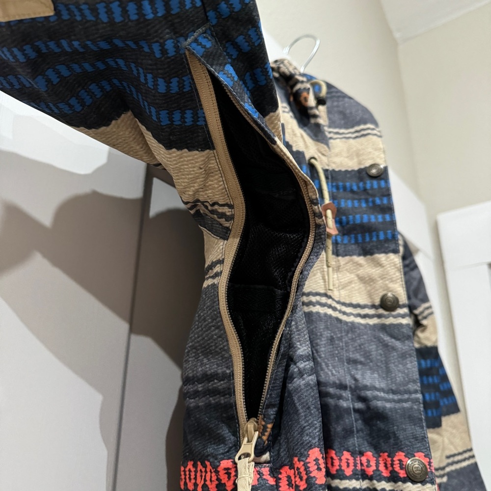 DC Ladies' Riji Jacket - Large - Picture 8 of 13